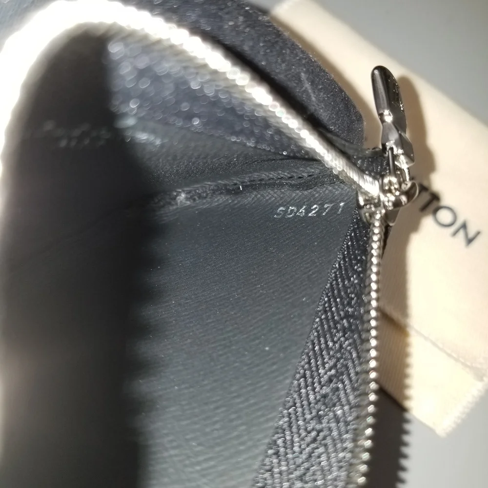 LOUIS VUITTON Key pouch cleft Graphite print/ BRAND NEW - Picture 10 of 16